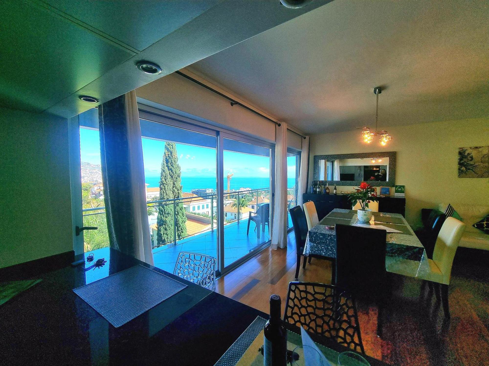 Big Apartment With Ocean Views, Ideal For Groups フンシャル エクステリア 写真