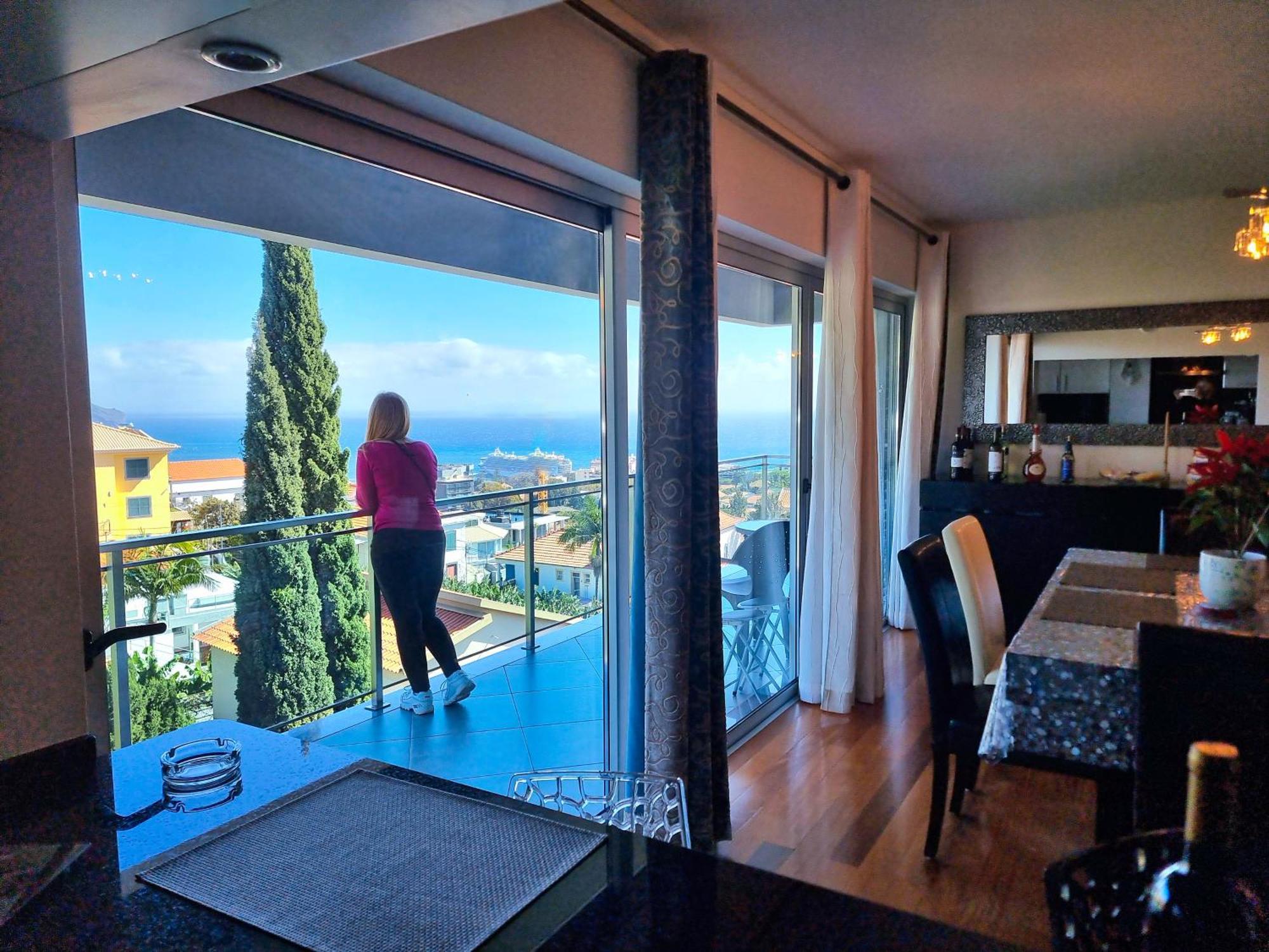 Big Apartment With Ocean Views, Ideal For Groups フンシャル エクステリア 写真