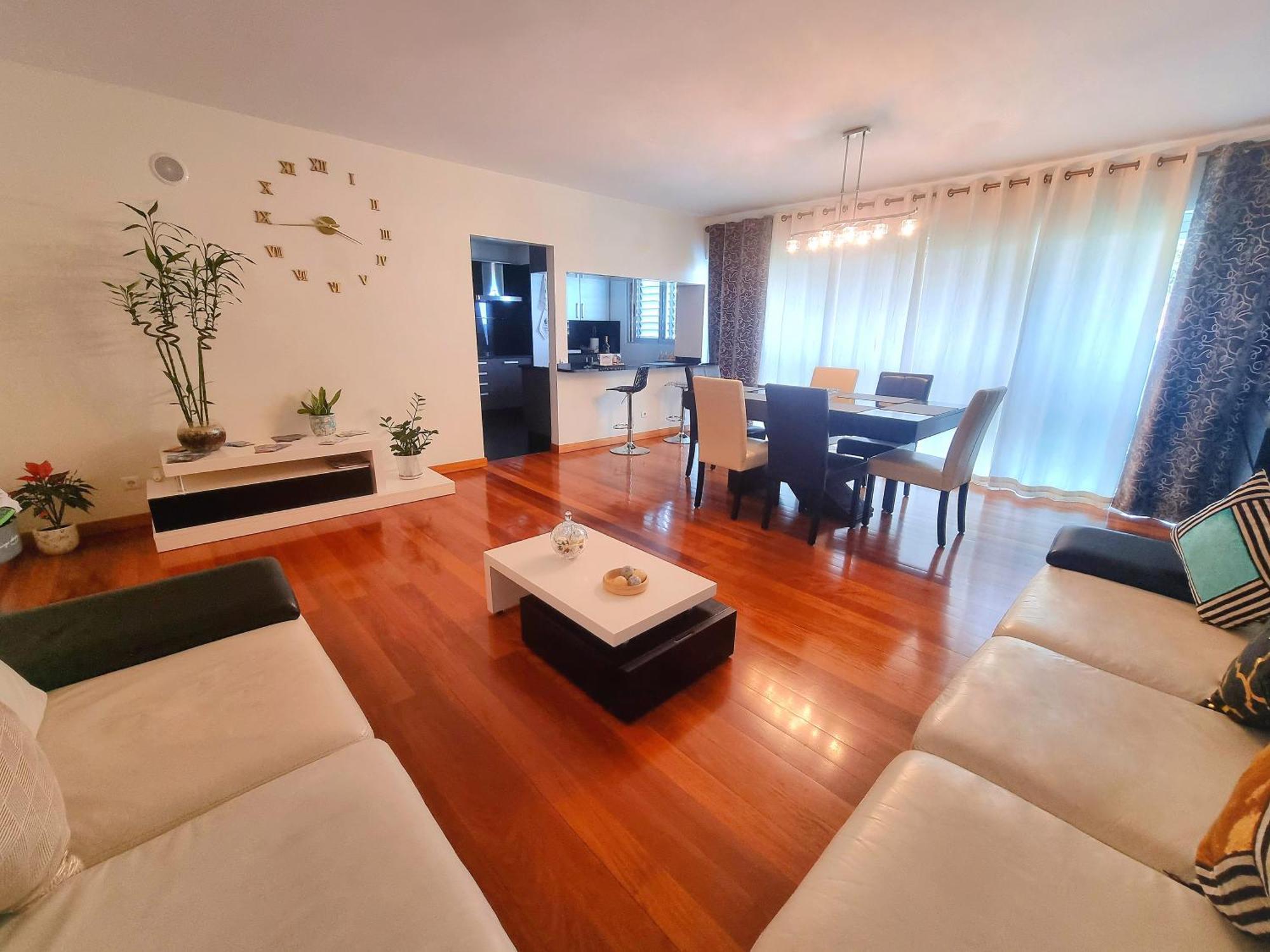 Big Apartment With Ocean Views, Ideal For Groups フンシャル エクステリア 写真