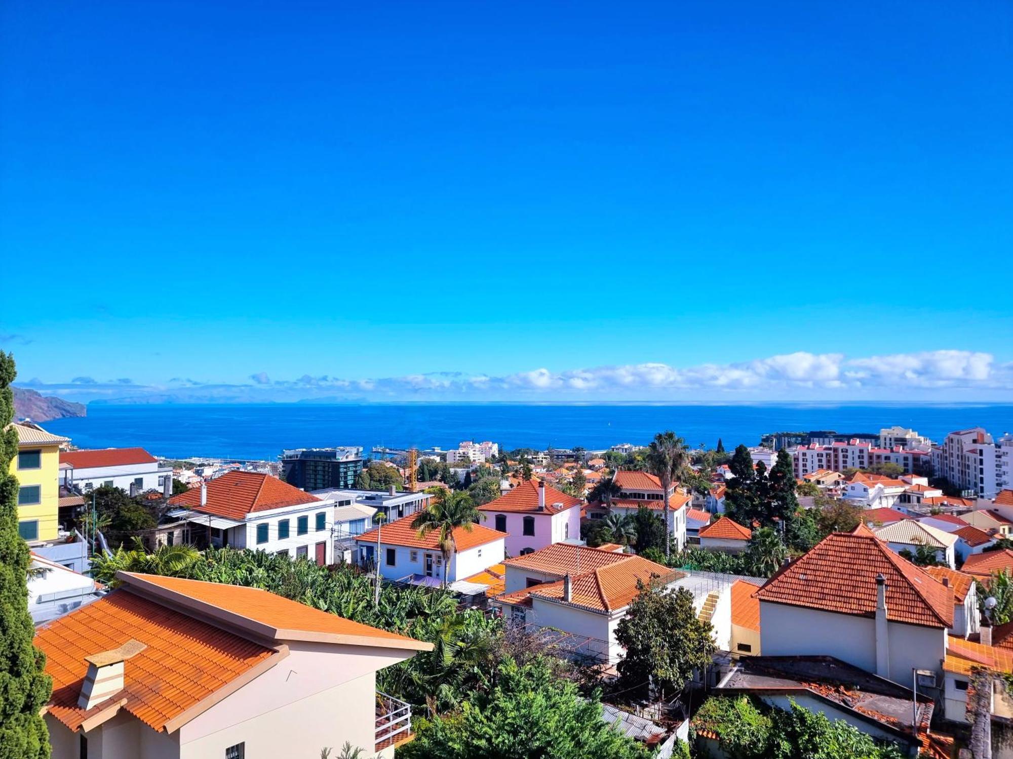Big Apartment With Ocean Views, Ideal For Groups フンシャル エクステリア 写真