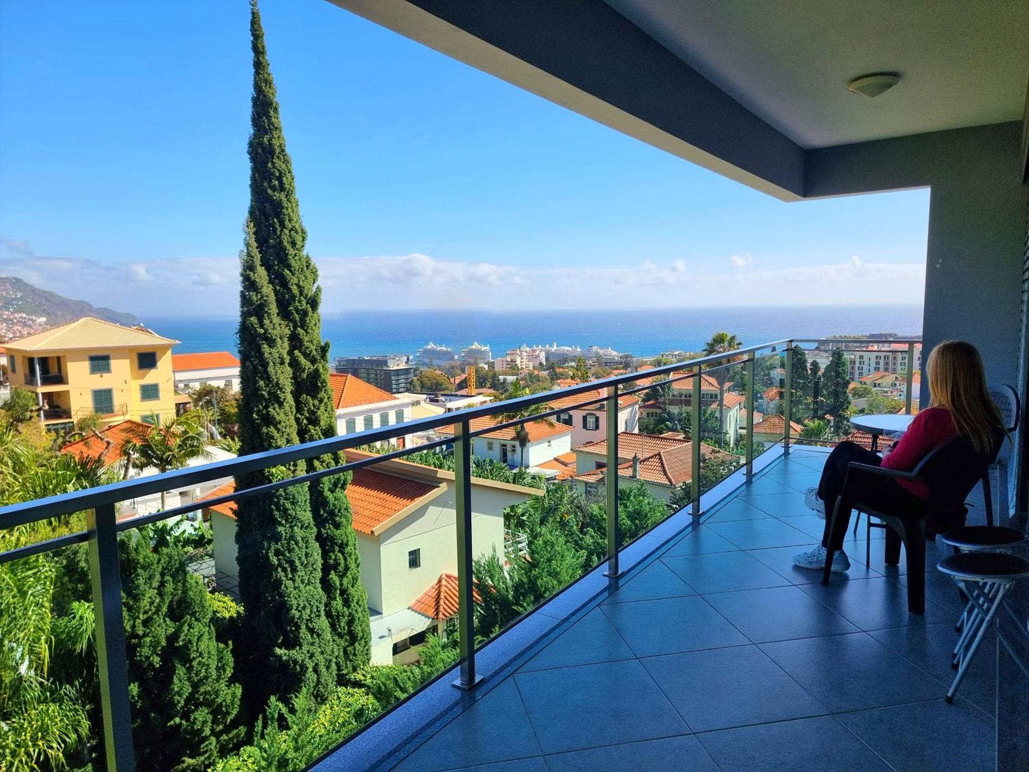 Big Apartment With Ocean Views, Ideal For Groups フンシャル エクステリア 写真