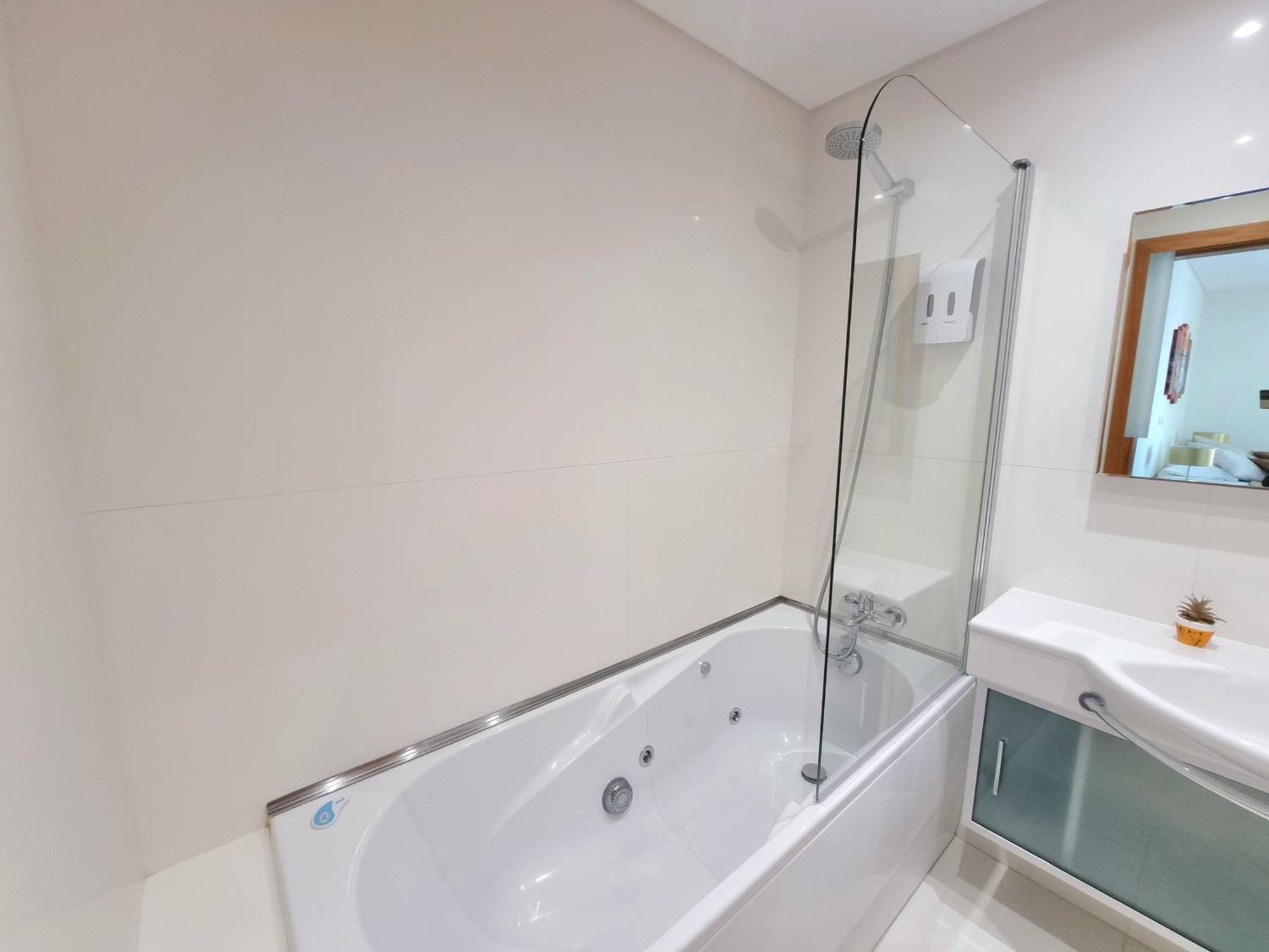 Big Apartment With Ocean Views, Ideal For Groups フンシャル エクステリア 写真