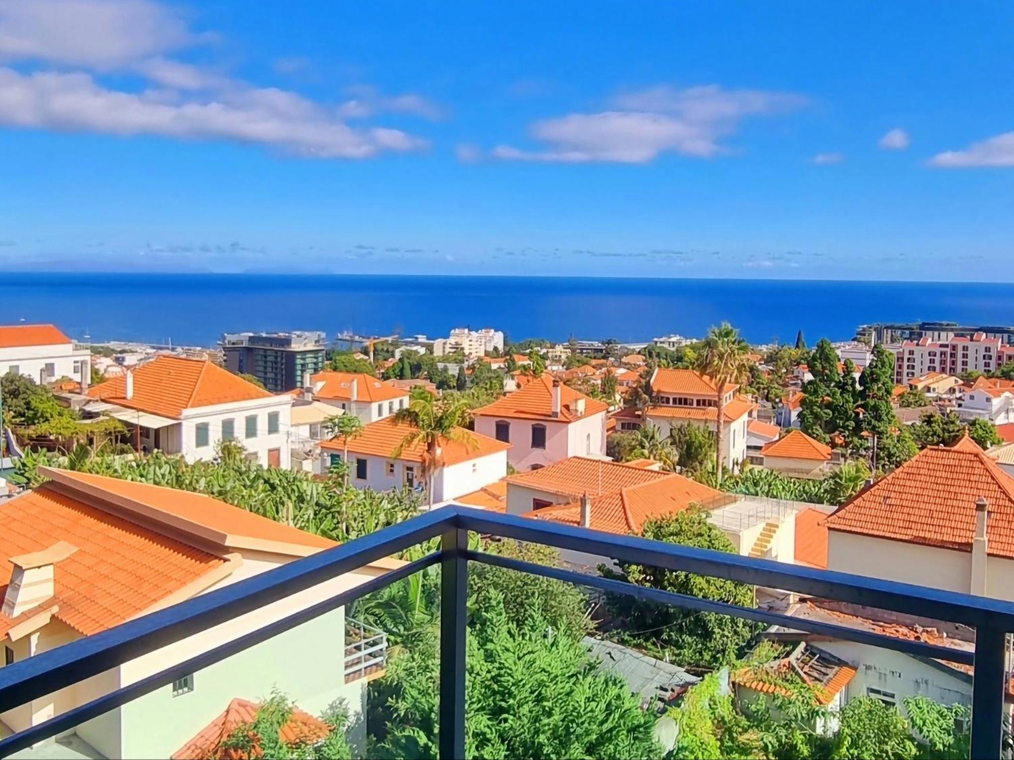 Big Apartment With Ocean Views, Ideal For Groups フンシャル エクステリア 写真